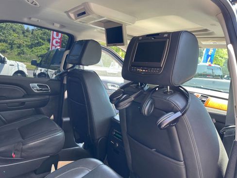 Used 2014 Cadillac Escalade Platinum image 31