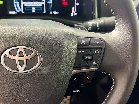 Used 2026 Toyota Camry SE FWD image 19