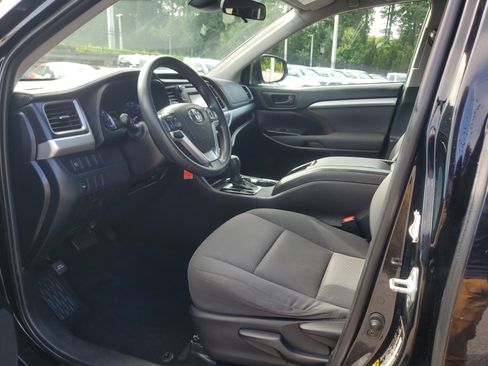 Used 2019 Toyota Highlander LE FWD image 16