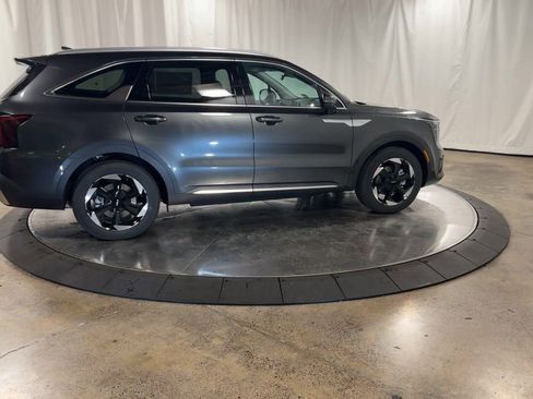 Certified 2025 Kia Sorento EX w/ EX Panoramic Sunroof Package image 13