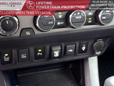 Used 2021 Toyota Tacoma TRD Off-Road image 16