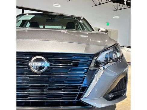 Used 2024 Nissan Altima 2.5 SV image 5