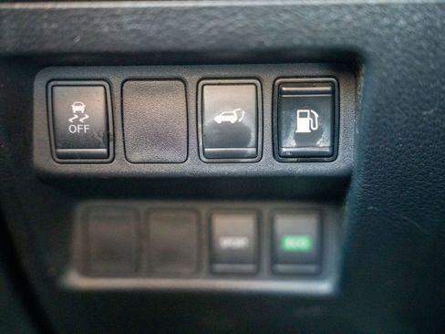 Used 2018 Nissan Rogue SV image 22