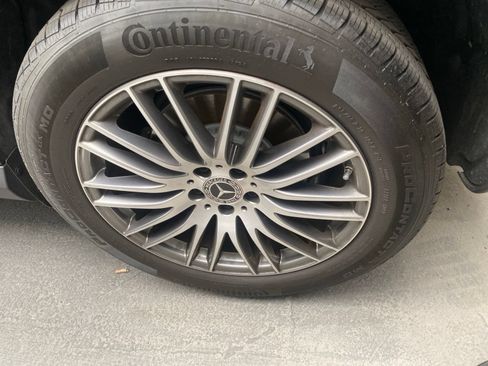 Used 2025 Mercedes-Benz GLC 300 4MATIC image 5