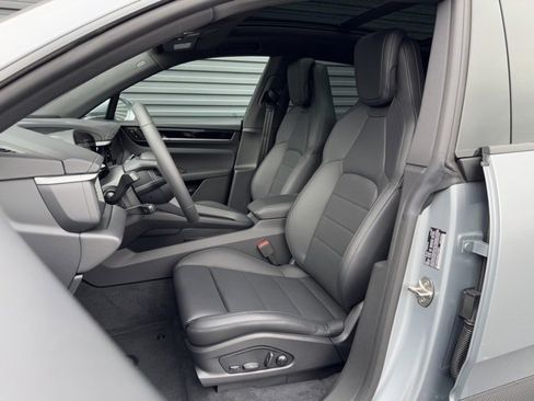 New 2025 Porsche Macan Electric image 5