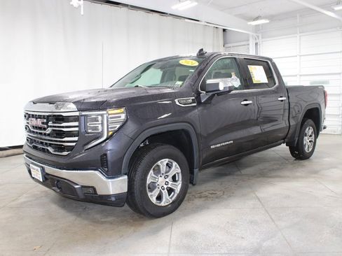 Used 2024 GMC Sierra 1500 SLT image 4