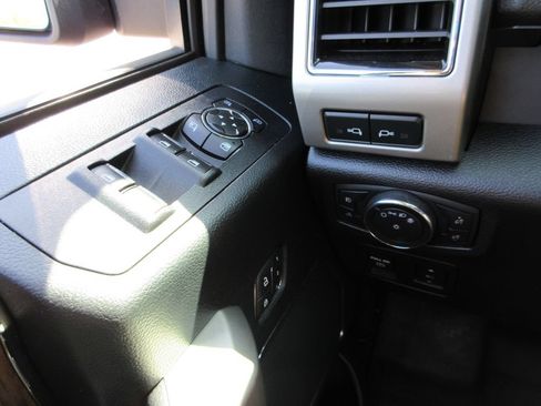 Used 2019 Ford F150 Lariat w/ Equipment Group 502A Luxury AWD/4WD image 30