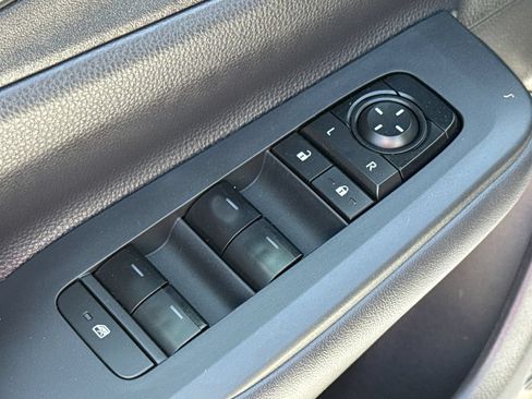 Used 2023 Toyota Prius Prime FWD image 19
