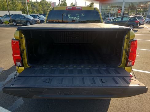 Used 2023 Chevrolet Colorado Z71 w/ Z71 Convenience Package 2 AWD/4WD image 30