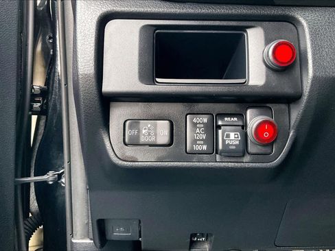 Used 2017 Toyota Tacoma TRD Sport w/ Tow Package image 36