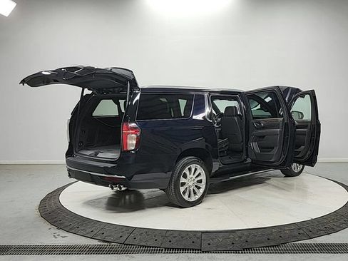 Used 2021 Chevrolet Suburban Premier w/ Premium Package AWD/4WD image 15