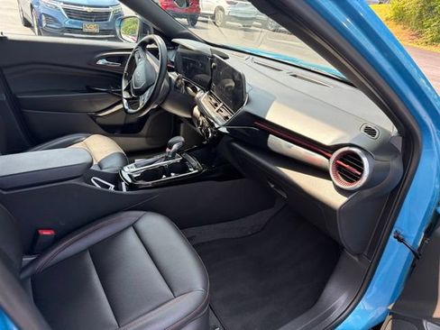 Used 2025 Chevrolet Trax RS w/ Driver Confidence Package FWD image 18