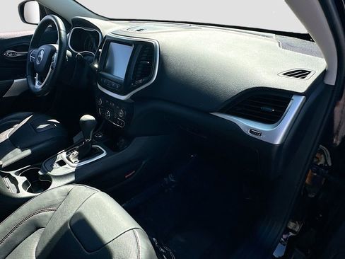 Used 2018 Jeep Cherokee Trailhawk w/ Quick Order Package 27L image 29