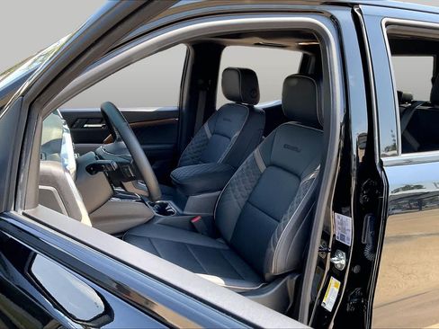 Used 2025 GMC Canyon Denali AWD/4WD image 8