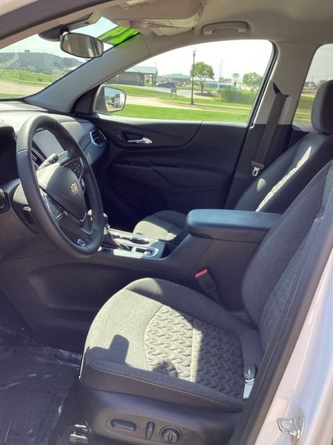 Used 2024 Chevrolet Equinox LT AWD/4WD image 9