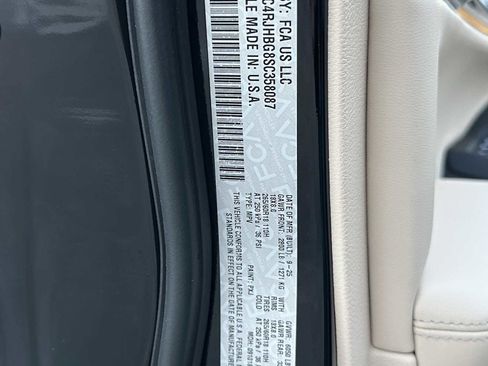 New 2025 Jeep Grand Cherokee Limited w/ Luxury Tech Group II image 30