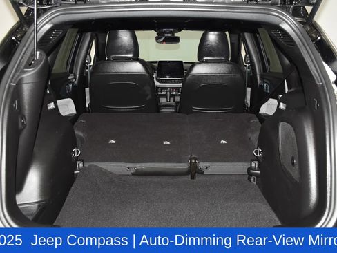 Used 2025 Jeep Compass Latitude w/ Sun & Sound Group AWD/4WD image 32