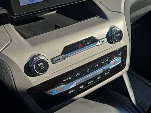 Used 2023 Ford Explorer XLT image 23