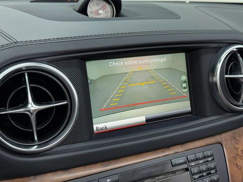 Used 2014 Mercedes-Benz SL 550 image 23