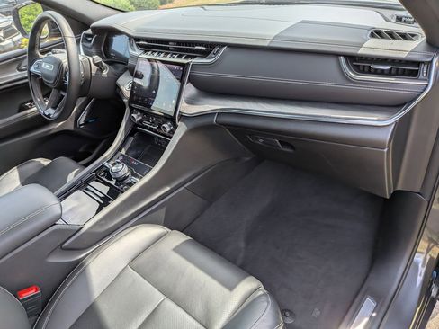 Used 2023 Jeep Grand Cherokee Overland w/ Adv Protech Group III image 41