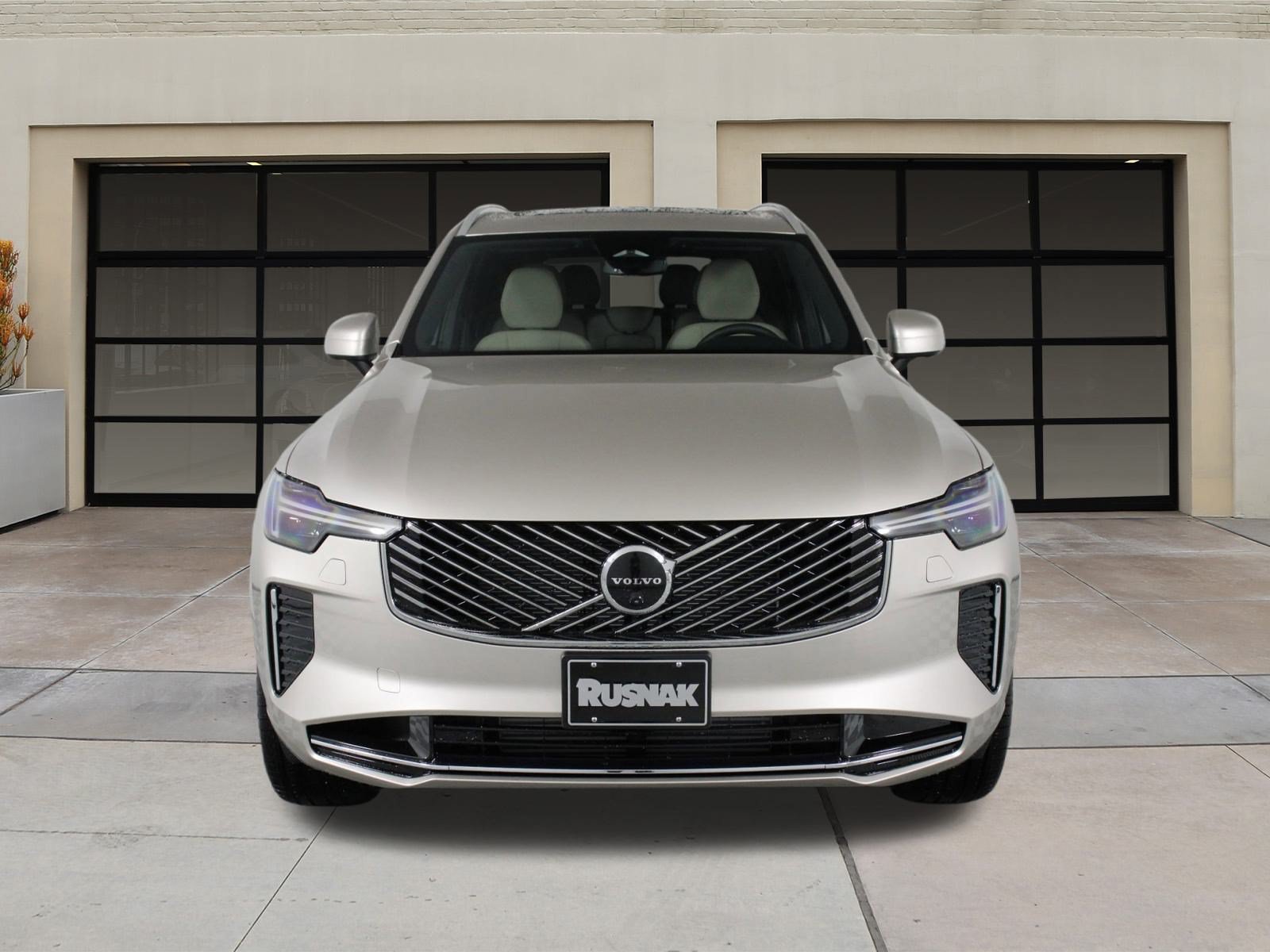 New 2026 Volvo XC90 T8 Plus w/ Protection Package Premier AWD/4WD image 2