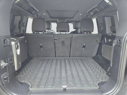Used 2022 Land Rover Defender 110 V8 AWD/4WD image 6