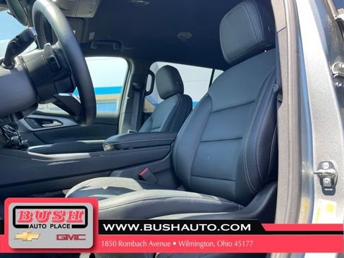 Used 2026 Chevrolet Traverse LT AWD/4WD image 12