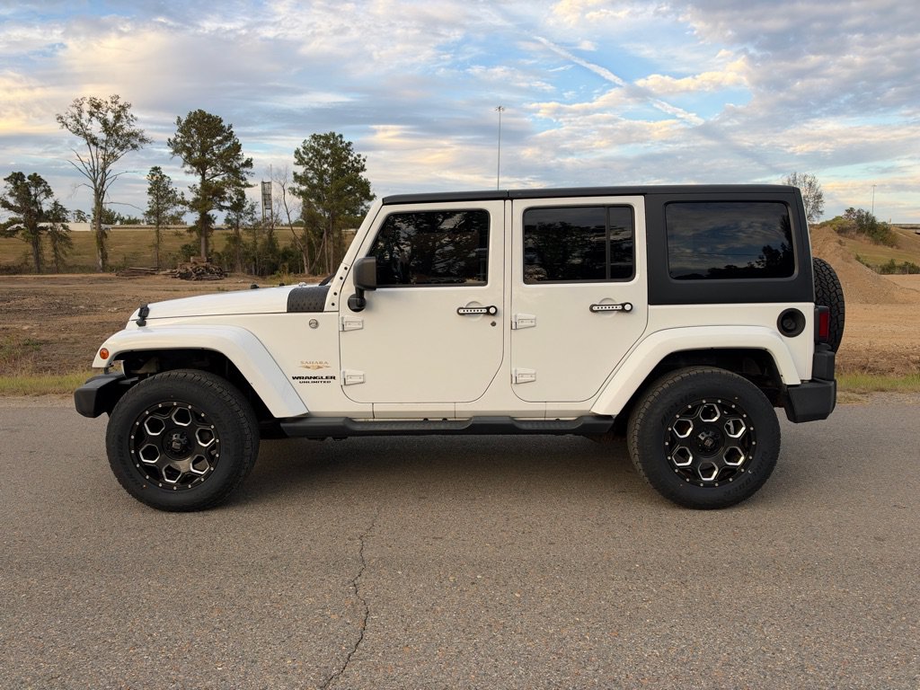 Used 2013 Jeep Wrangler Unlimited Sahara w/ Dual Top Group AWD/4WD image 2