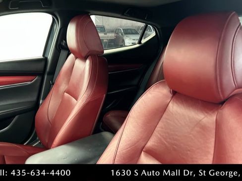 Used 2021 MAZDA MAZDA3 Hatchback w/Premium Plus Pkg image 16