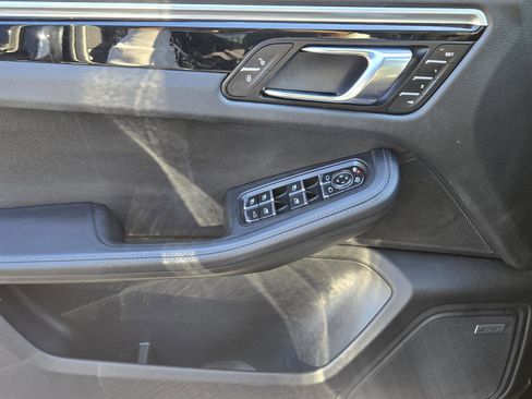 Used 2018 Porsche Macan Turbo image 24