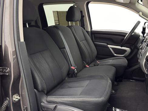 Used 2017 Nissan Titan SV image 30