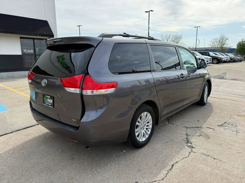 Used 2012 Toyota Sienna XLE image 15