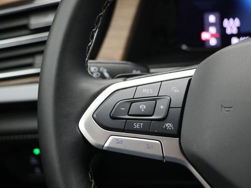 Used 2025 Volkswagen Atlas SE image 21