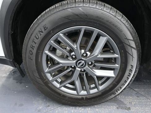 Used 2024 Nissan Rogue S image 24