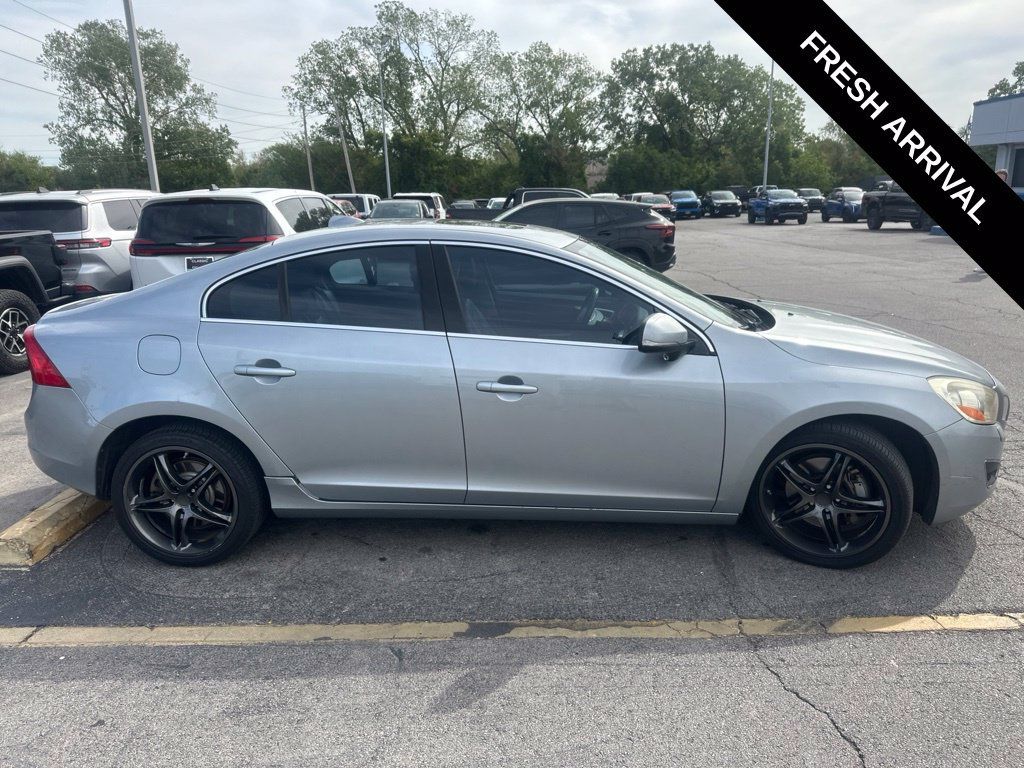 Used 2011 Volvo S60 T6 AWD/4WD image 2