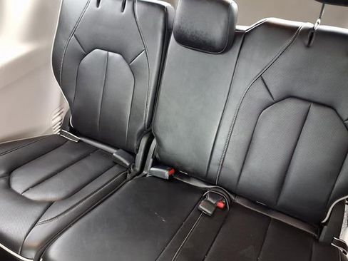 Used 2024 Chrysler Pacifica Limited FWD image 8