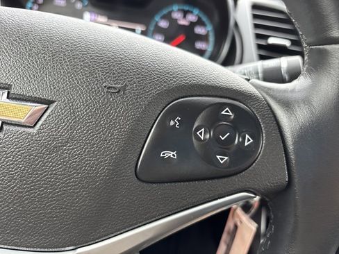 Used 2016 Chevrolet Impala LT w/ Convenience Package image 23