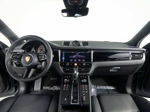 Certified 2026 Porsche Macan AWD/4WD image 37
