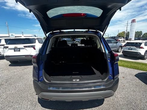 Used 2023 Nissan Rogue SV AWD/4WD image 14