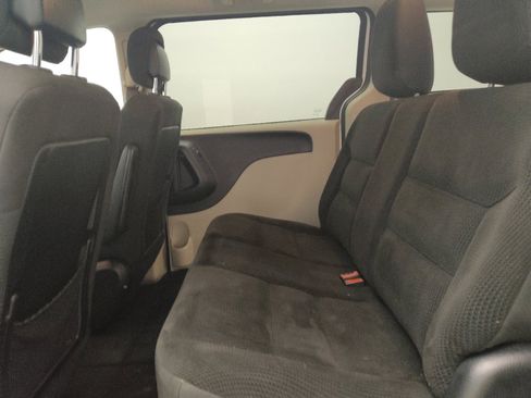 Used 2019 Dodge Grand Caravan SE FWD image 18