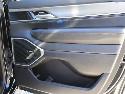 New 2025 Jeep Wagoneer L Series II AWD/4WD image 11
