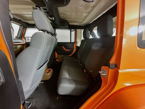 Used 2012 Jeep Wrangler Unlimited Sahara w/ Connectivity Group image 28