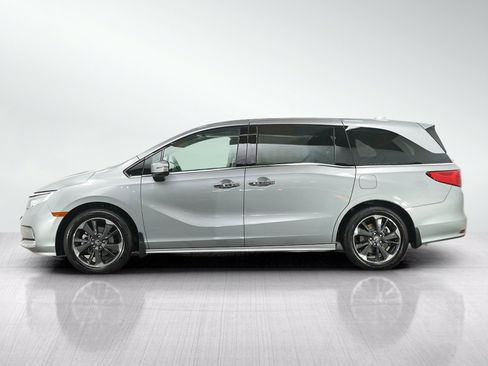 Used 2024 Honda Odyssey Elite image 2