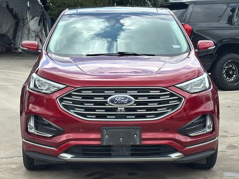 Used 2019 Ford Edge Titanium w/ Equipment Group 301A FWD image 2