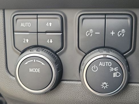 Used 2023 Chevrolet Tahoe Premier AWD/4WD image 30