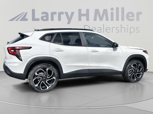 New 2026 Chevrolet Trax RS w/ Driver Confidence Package FWD image 8