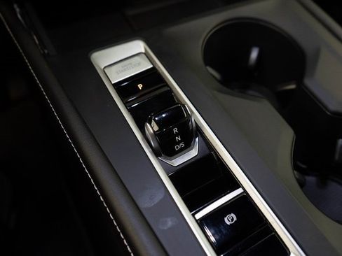 Used 2024 Volkswagen Atlas Cross Sport SE image 24