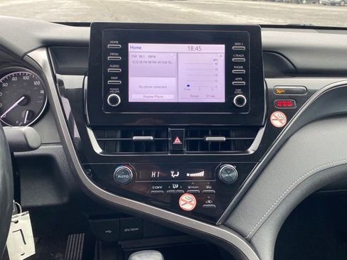 Used 2022 Toyota Camry SE image 10