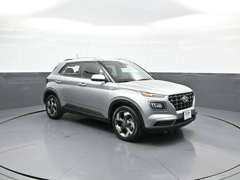 Certified 2024 Hyundai Venue SEL FWD image 4