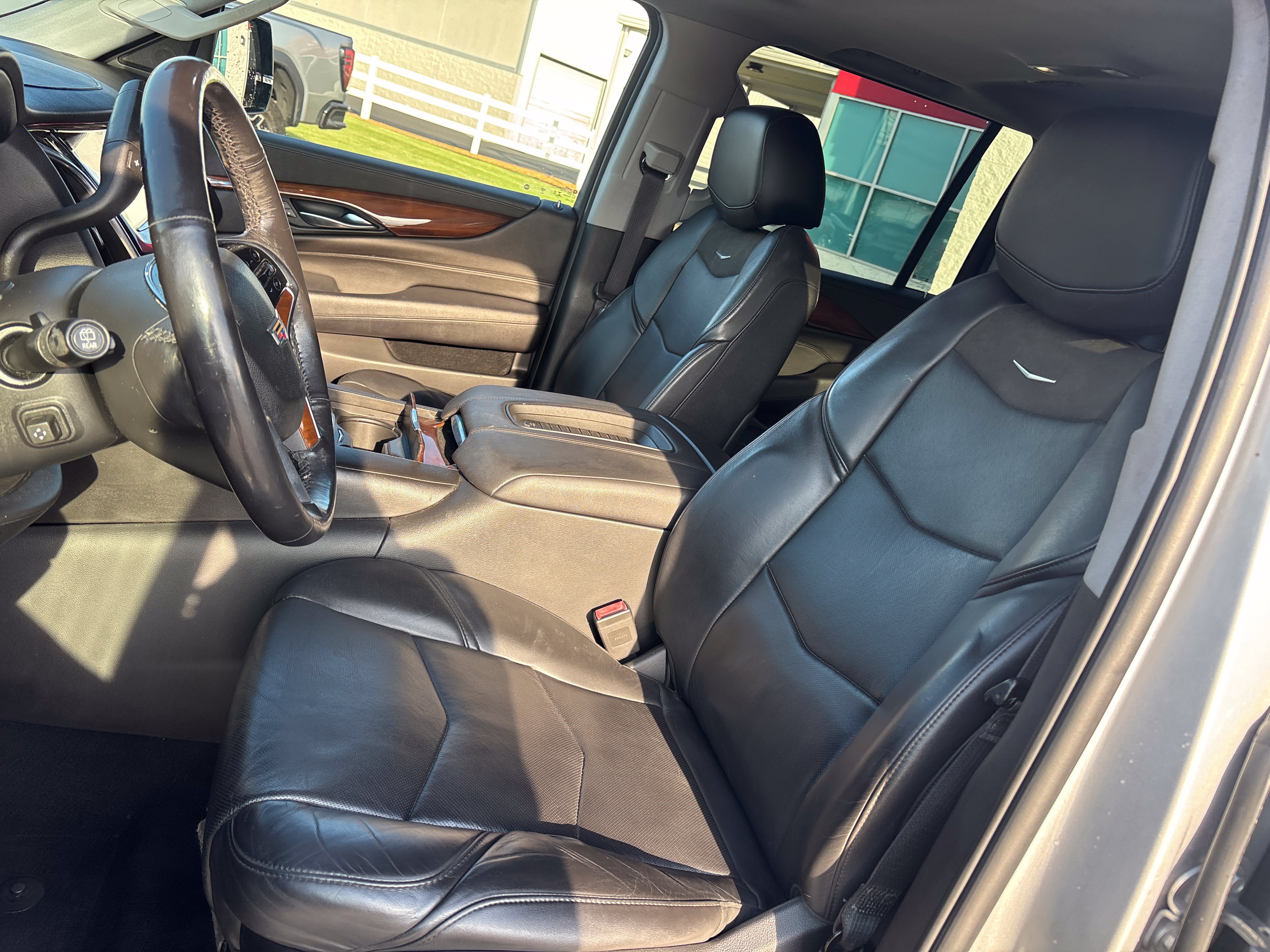 Used 2019 Cadillac Escalade ESV Luxury AWD/4WD image 13